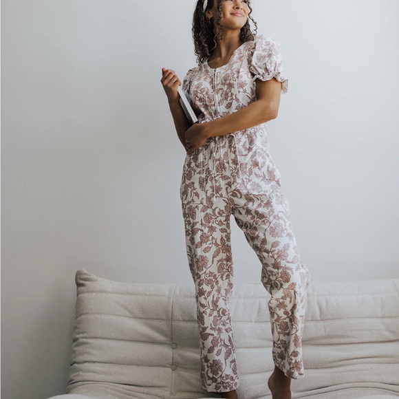 The Roxand Puff Sleeve Jumpsuit in Ivory + Pink - Picture 4 of 5